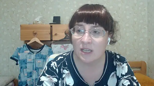 Snapshot of Smart_Rose chatting on 06-03-26, 04:56 Smart Rose online show from 06-03-26, 04:56
