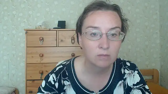 Snapshot of Smart_Rose chatting on 06-18-26, 08:25 Smart Rose online show from 06-18-26, 08:25