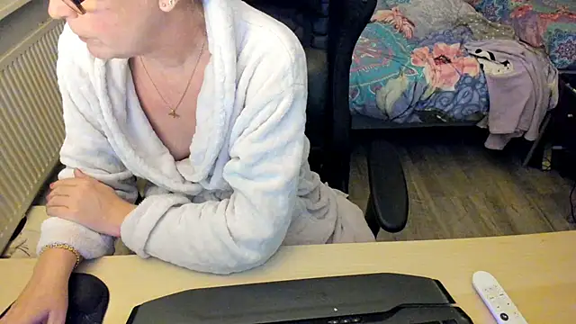 minoesje37 online show from 12-30-24, 08:25