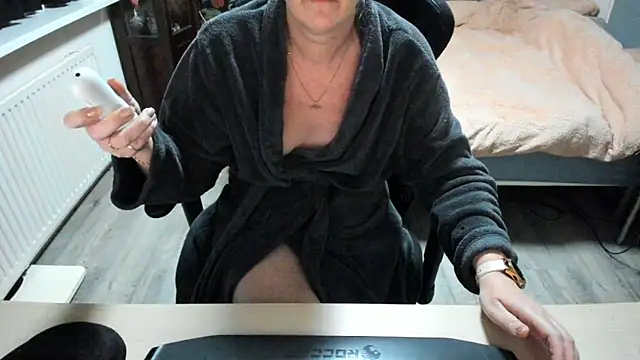 minoesje37 online show from 02-13-25, 08:24