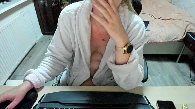 minoesje37 online show from 03-08-25, 08:14