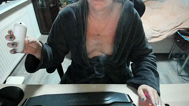 minoesje37 online show from 03-17-25, 08:30