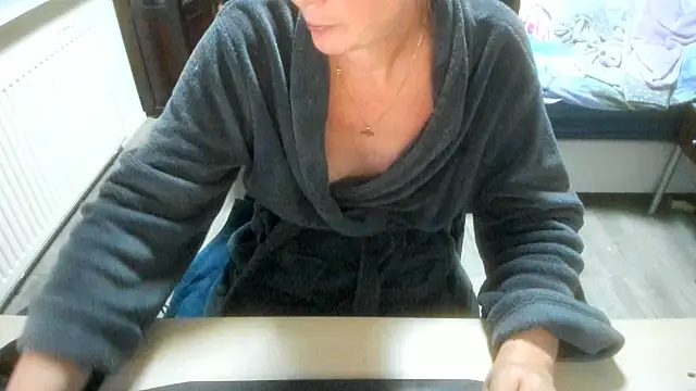 minoesje37 online show from 11-17-25, 08:25