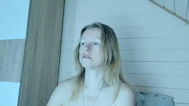 Snapshot of I_AM_MILF chatting on 07-02-26, 06:52 I AM MILF online show from 07-02-26, 06:52