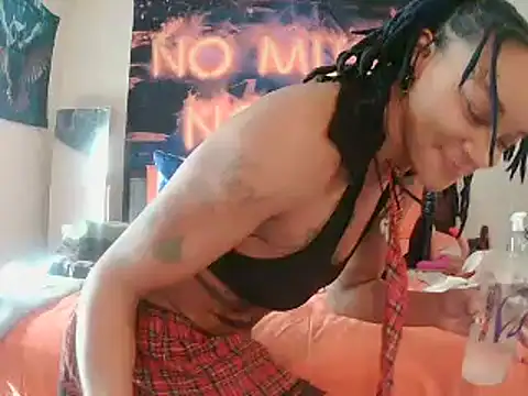 Snapshot of EnticingAaliyah chatting on 03-03-25, 06:22 EnticingAaliyah online show from 03-03-25, 06:22