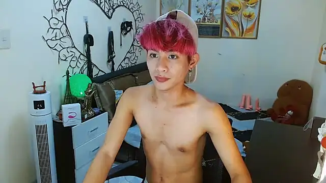 Snapshot of WildestTwink chatting on 09-29-25, 06:02 WildestTwink online show from 09-29-25, 06:02