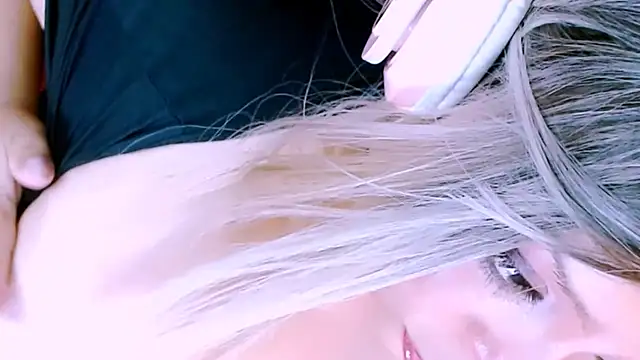 Honey Lucy1 online show from 04-22-26, 02:47