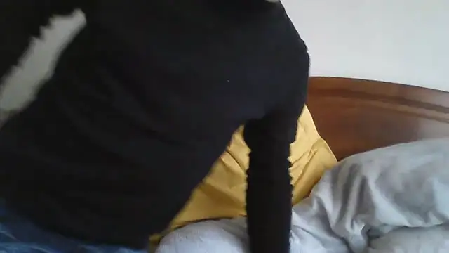 Snapshot of CarlosRocha73 chatting on 04-15-26, 11:06 CarlosRocha73 online show from 04-15-26, 11:06