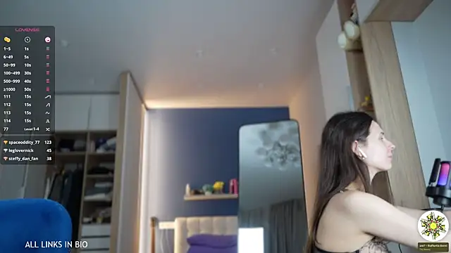 LAUREL HAZEL online show from 03-17-25, 01:24