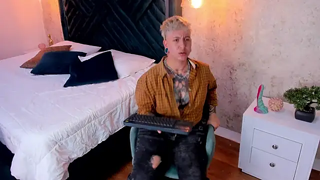 Snapshot of amy_ink chatting on 02-10-25, 06:03 amy ink online show from 02-10-25, 06:03