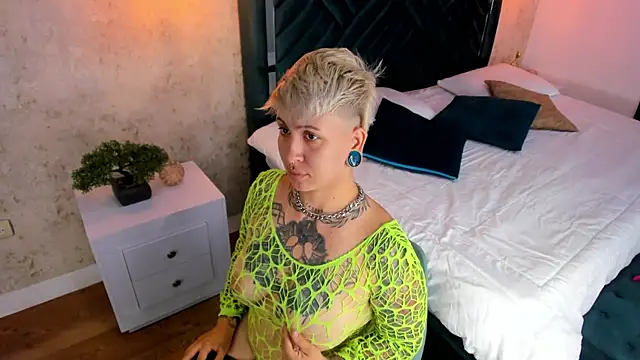 Snapshot of amy_ink chatting on 02-11-25, 12:05 amy ink online show from 02-11-25, 12:05