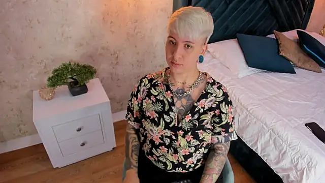 Snapshot of amy_ink chatting on 02-15-25, 12:01 amy ink online show from 02-15-25, 12:01