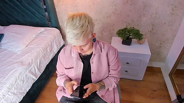 Snapshot of amy_ink chatting on 02-17-25, 11:34 amy ink online show from 02-17-25, 11:34