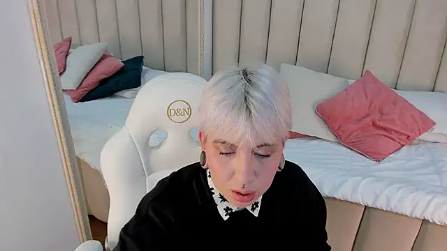 Snapshot of amy_ink chatting on 09-13-25, 11:32 amy ink online show from 09-13-25, 11:32