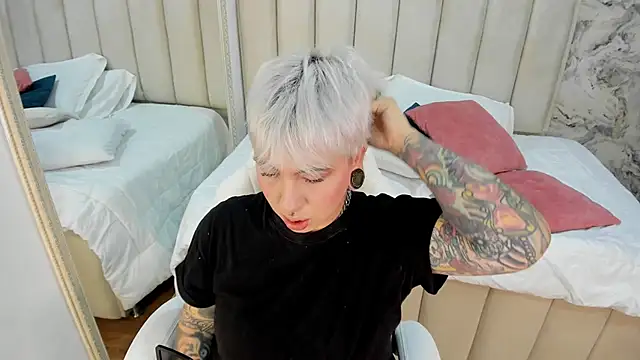 Snapshot of amy_ink chatting on 09-15-25, 11:21 amy ink online show from 09-15-25, 11:21