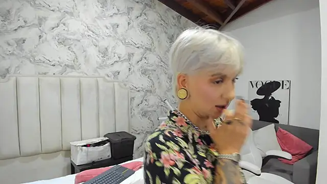 Snapshot of amy_ink chatting on 09-19-25, 11:22 amy ink online show from 09-19-25, 11:22