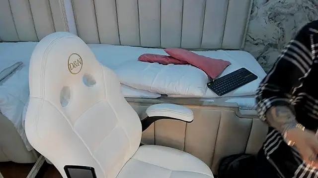 Snapshot of amy_ink chatting on 09-26-25, 11:25 amy ink online show from 09-26-25, 11:25