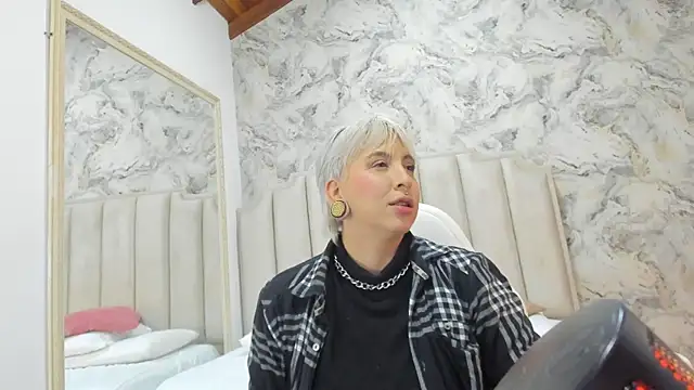 Snapshot of amy_ink chatting on 10-03-25, 11:18 amy ink online show from 10-03-25, 11:18