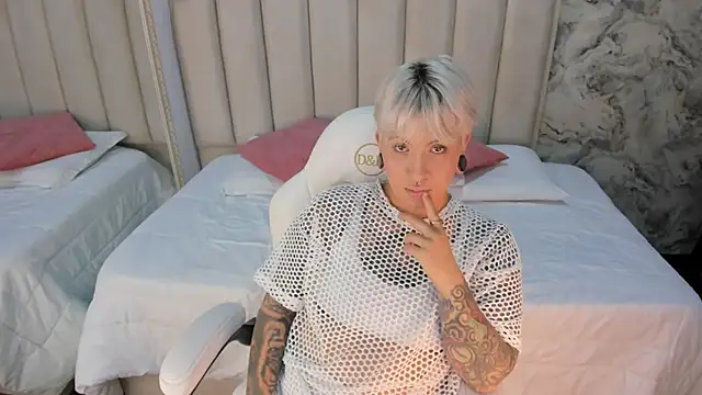 Snapshot of amy_ink chatting on 10-04-25, 11:19 amy ink online show from 10-04-25, 11:19