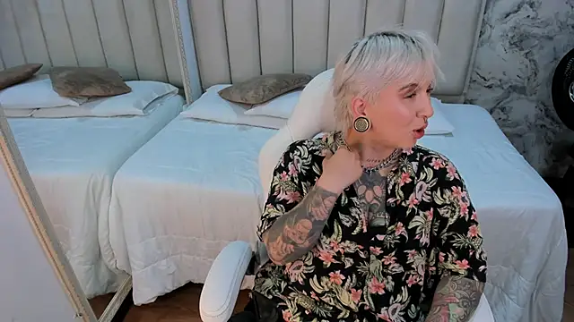 Snapshot of amy_ink chatting on 10-05-25, 11:19 amy ink online show from 10-05-25, 11:19