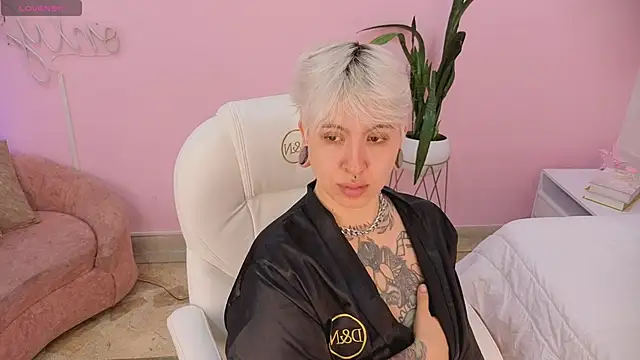 Snapshot of amy_ink chatting on 10-12-25, 12:04 amy ink online show from 10-12-25, 12:04