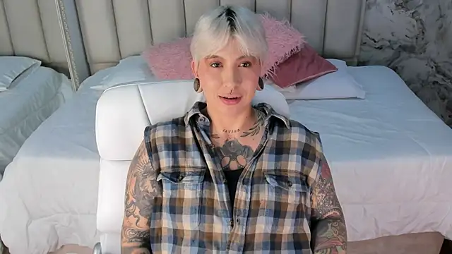 Snapshot of amy_ink chatting on 10-13-25, 11:10 amy ink online show from 10-13-25, 11:10