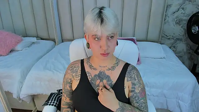 Snapshot of amy_ink chatting on 10-16-25, 11:22 amy ink online show from 10-16-25, 11:22