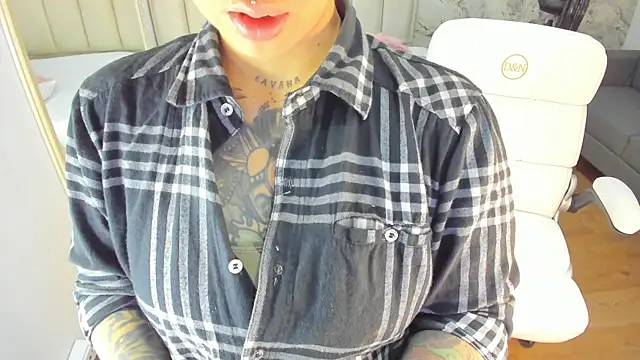 Snapshot of amy_ink chatting on 10-20-25, 11:32 amy ink online show from 10-20-25, 11:32