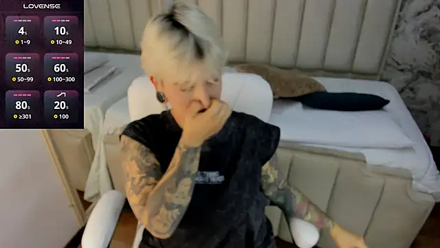 Snapshot of amy_ink chatting on 11-02-25, 11:34 amy ink online show from 11-02-25, 11:34