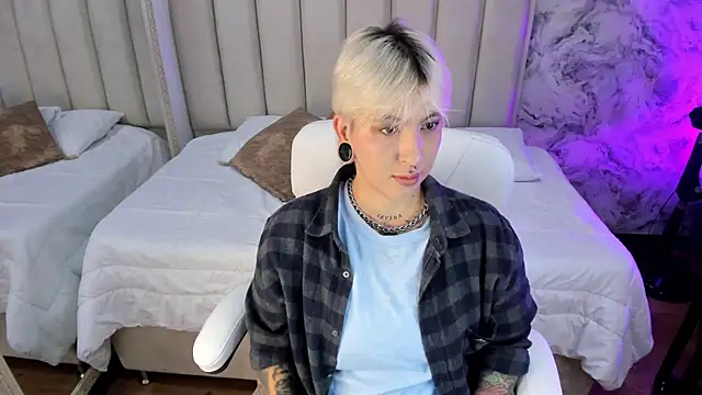 Snapshot of amy_ink chatting on 11-10-25, 11:09 amy ink online show from 11-10-25, 11:09