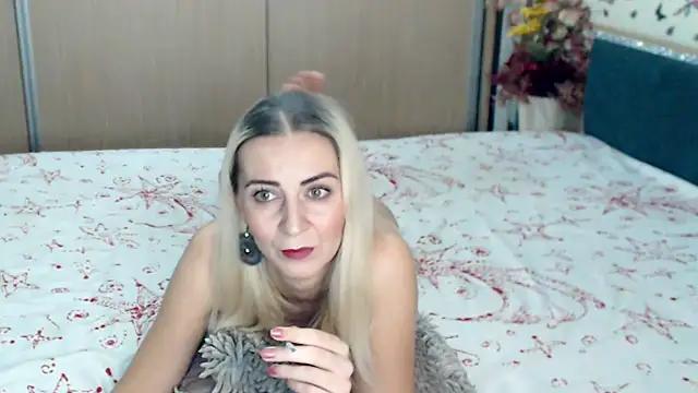 Snapshot of MirabelaSweet chatting on 12-19-24, 03:30 MirabelaSweet online show from 12-19-24, 03:30