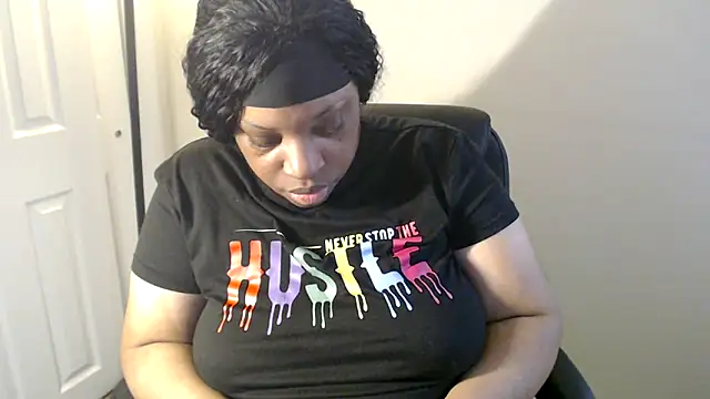 Snapshot of Sexymona1218 chatting on 04-25-26, 11:02 Sexymona1218 online show from 04-25-26, 11:02