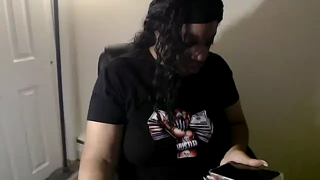 Snapshot of Sexymona1218 chatting on 04-26-26, 05:49 Sexymona1218 online show from 04-26-26, 05:49