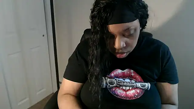 Snapshot of Sexymona1218 chatting on 04-27-26, 06:06 Sexymona1218 online show from 04-27-26, 06:06