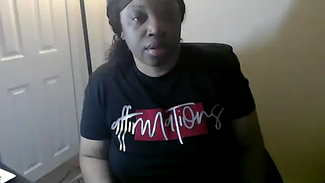 Snapshot of Sexymona1218 chatting on 05-19-26, 05:03 Sexymona1218 online show from 05-19-26, 05:03