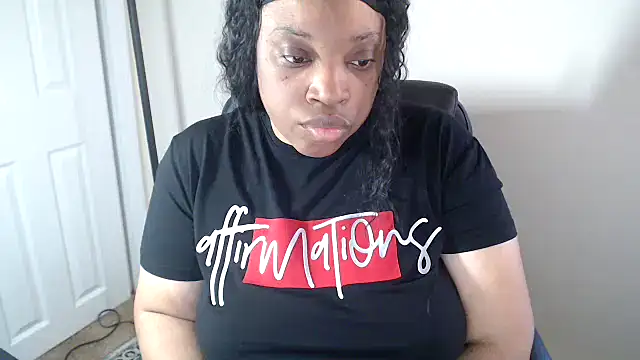 Snapshot of Sexymona1218 chatting on 06-03-26, 02:33 Sexymona1218 online show from 06-03-26, 02:33