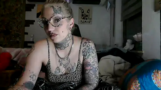 RoxxyInk online show from 06-01-26, 10:44
