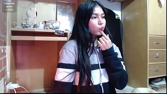 evolet01 online show from 04-18-26, 02:04