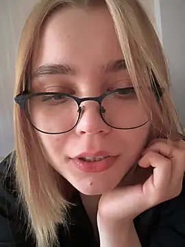 Snapshot of Nami_ninja chatting on 10-19-25, 07:42 Nami ninja online show from 10-19-25, 07:42