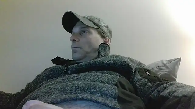 Snapshot of cumhere71 chatting on 06-17-26, 06:05 cumhere71 online show from 06-17-26, 06:05