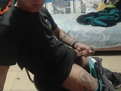 ElliotVqz182 online show from 04-22-26, 04:59