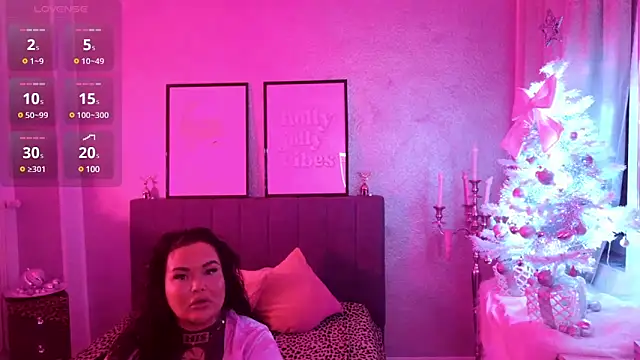Snapshot of _MelinaCurves_ chatting on 12-17-24, 10:32  MelinaCurves  online show from 12-17-24, 10:32