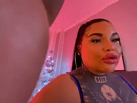 Snapshot of _MelinaCurves_ chatting on 12-19-24, 10:10  MelinaCurves  online show from 12-19-24, 10:10