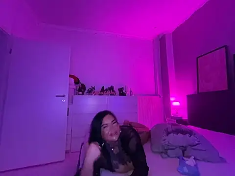 Snapshot of _MelinaCurves_ chatting on 01-25-25, 01:10  MelinaCurves  online show from 01-25-25, 01:10