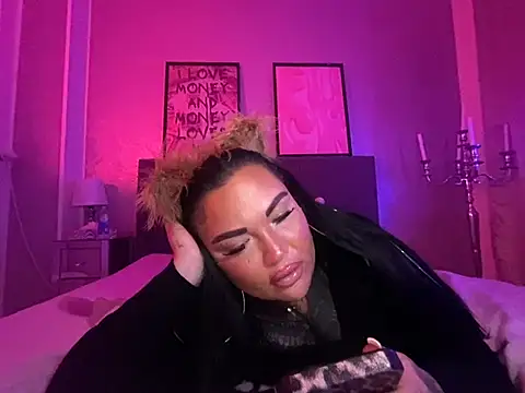 Snapshot of _MelinaCurves_ chatting on 01-27-25, 12:01  MelinaCurves  online show from 01-27-25, 12:01