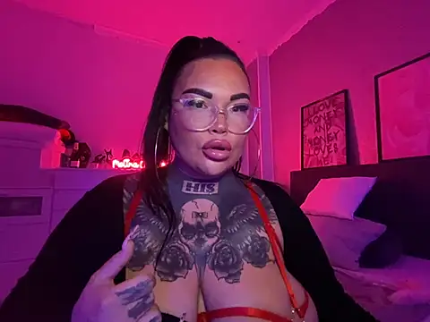 Snapshot of _MelinaCurves_ chatting on 01-31-25, 08:22  MelinaCurves  online show from 01-31-25, 08:22