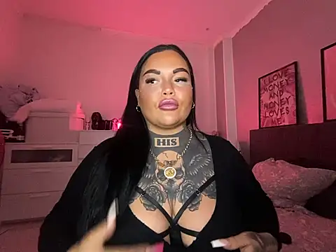Snapshot of _MelinaCurves_ chatting on 02-18-25, 08:58  MelinaCurves  online show from 02-18-25, 08:58