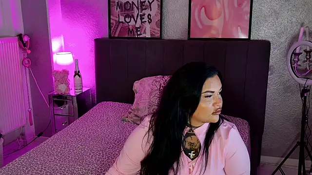 Snapshot of _MelinaCurves_ chatting on 02-28-25, 08:28  MelinaCurves  online show from 02-28-25, 08:28