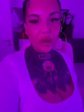 Snapshot of _MelinaCurves_ chatting on 05-23-26, 10:25 MelinaCurves online show from 05-23-26, 10:25