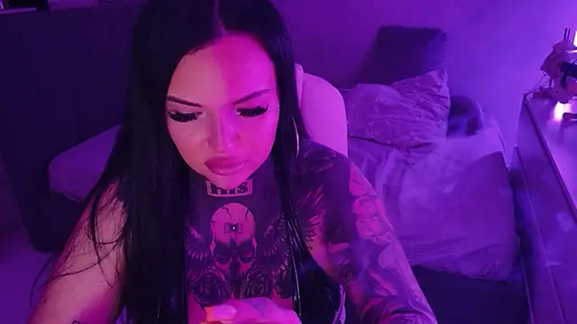 Snapshot of _MelinaCurves_ chatting on 06-07-26, 12:37 MelinaCurves online show from 06-07-26, 12:37